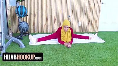 Horny Arabic Babe Kira Perez Cheats On Her Husband With Her Athletic Personal Trainer